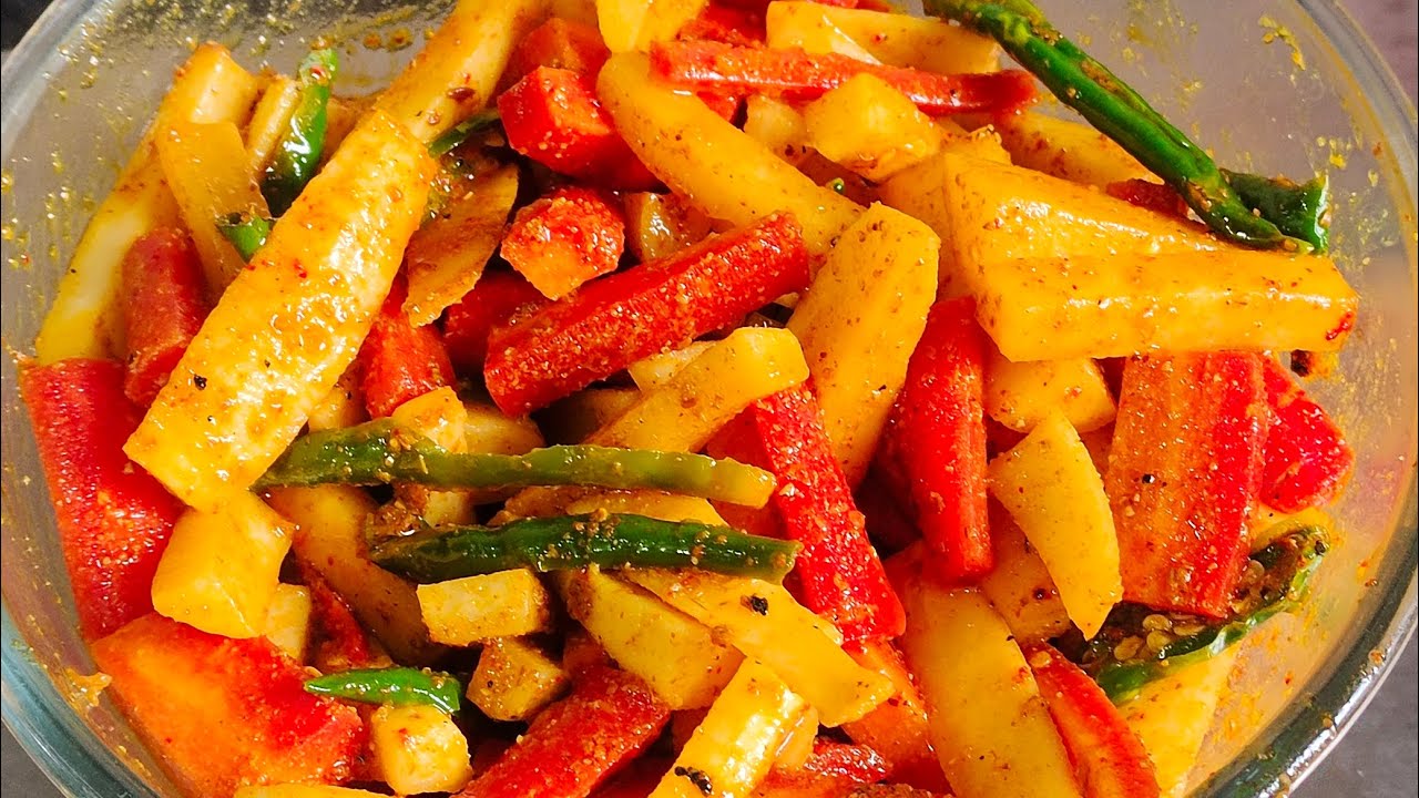 बिना धूप दिखाए 5 मिनट मे तैयार| Instant gajar mooli ka achaar | Nikhat's kitchen diaries 