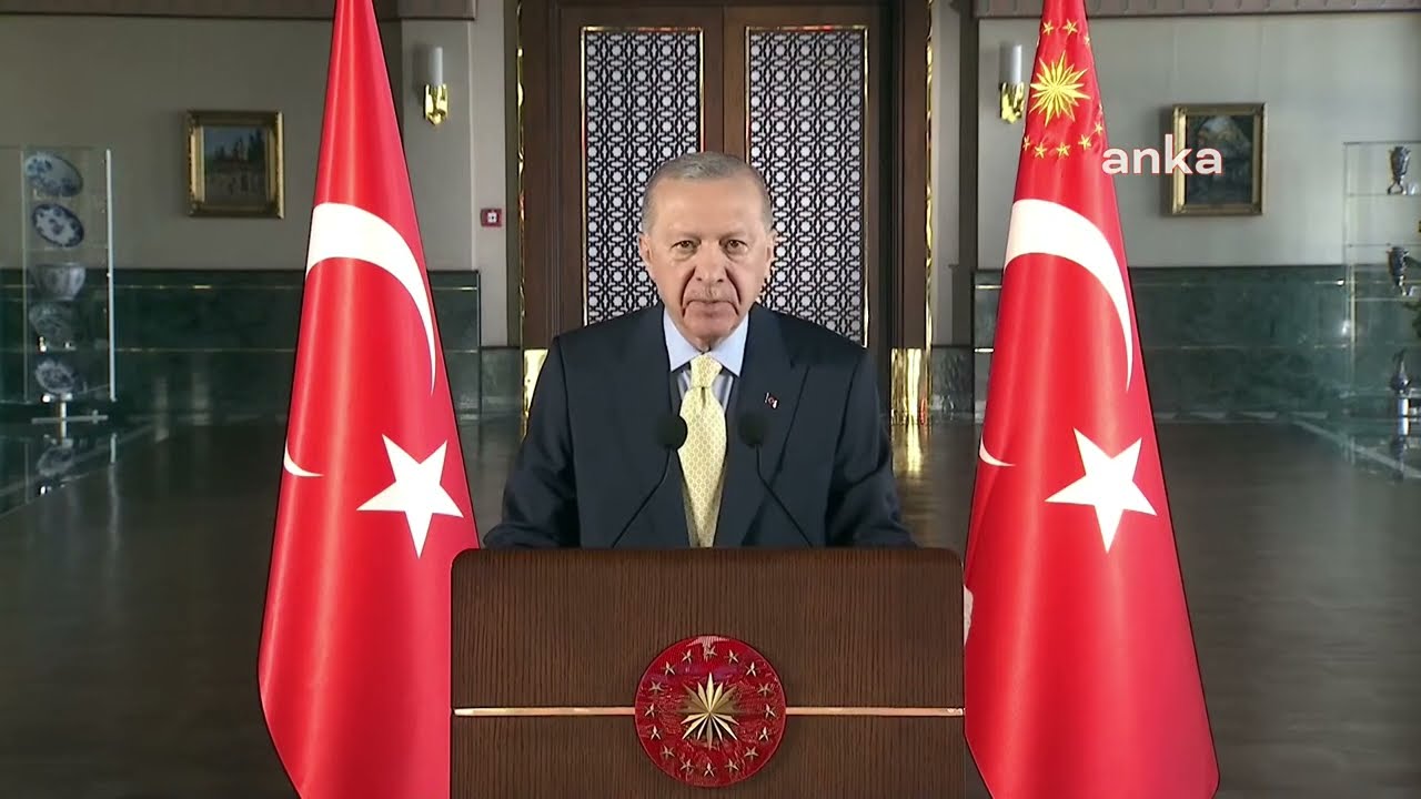 Cumhurbaşkanı Erdoğan, Uzman Erbaş Komando Temel Kursu mezuniyet ve bröve takma törenine katıldı