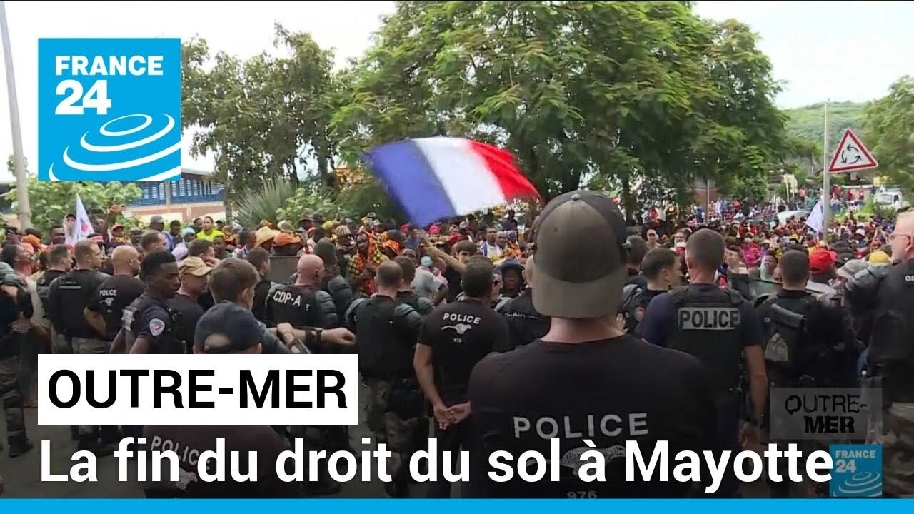 À Mayotte, Gérald Darmanin annonce la fin du droit du sol pour enrayer l'immigration • FRANCE 24