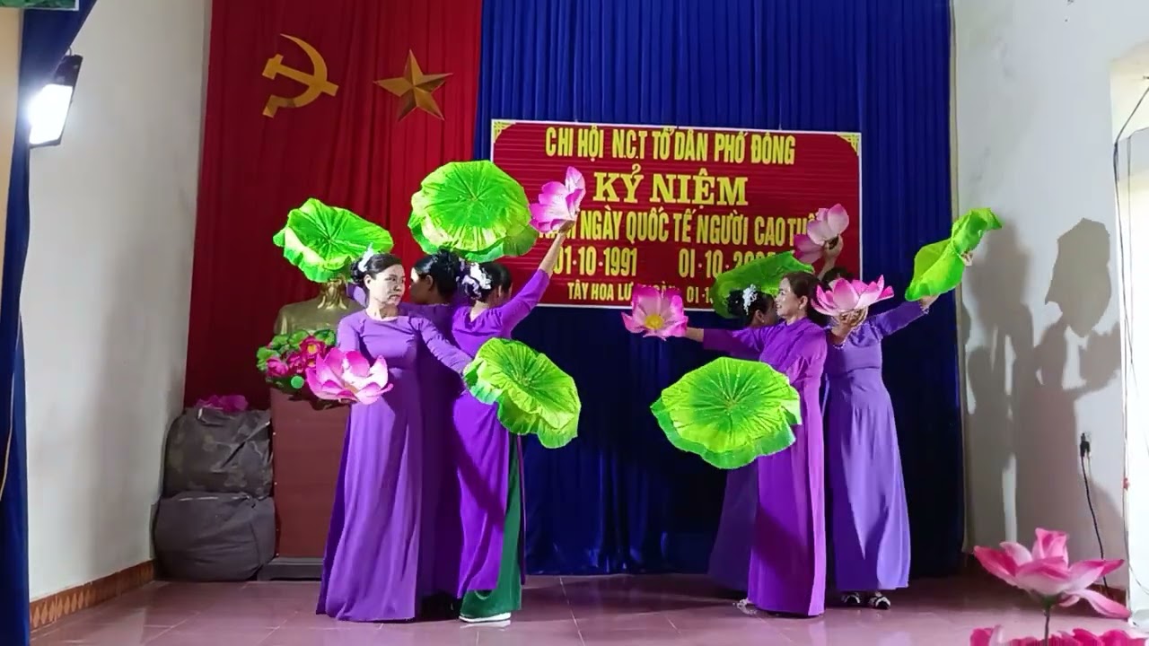 Câu lạc bộ chị em thôn đông mừng ngày các cụ 01/10/2025