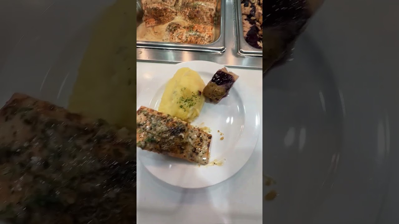 Dinner at a sorority house (🎥: tt/maddiegirlsvids)