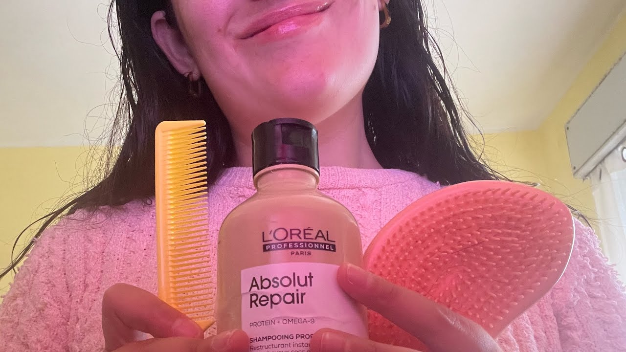 Fast and aggressive ASMR doing your hair ( combing, brushing ) / arreglo tu pelo (rápido ) 🧡