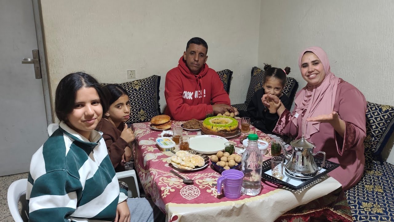 عيد مبارك سعيد🥰شاركنا معاكم نهار العيد عدنا فالمغرب🤗أجواء زوينة وخا ناقصاها العائلة☺️