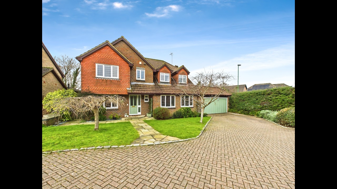 Tennyson Close, Horsham