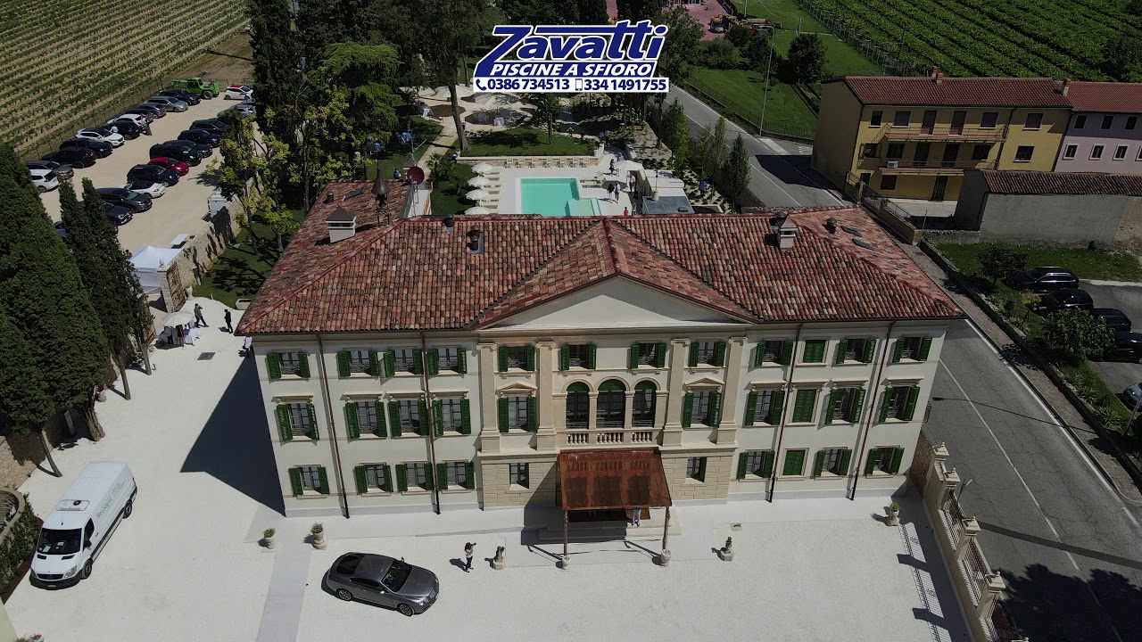 Zavatti piscine: Piscina a sfioro - Villa Zoppi