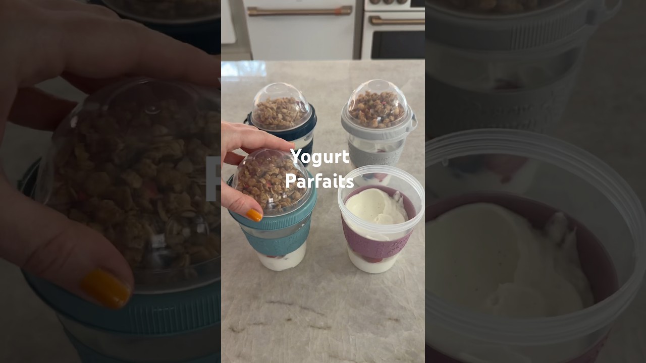 Yogurt parfaits 🍓🫐 perfect to grab on busy mornings 🤗 #restock  #easybreakfast #asmr