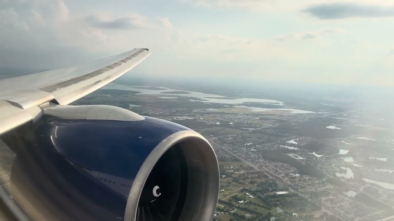 British Airways Landing At Orlando MCO - Boeing 777-200
