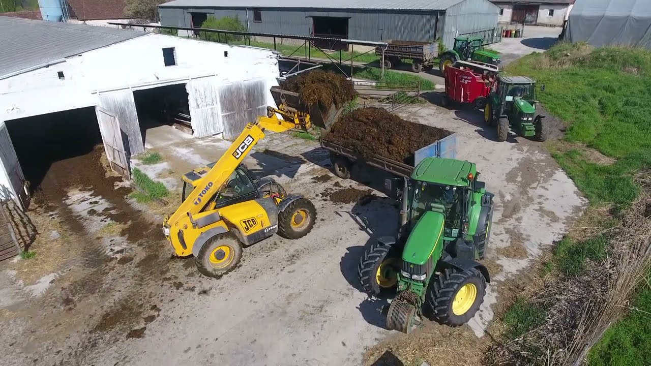 TRAKTORY A NAKLADAČE - VYVÁŽENÍ HNOJE, ZETOR,  JOHN DEERE, JCB.