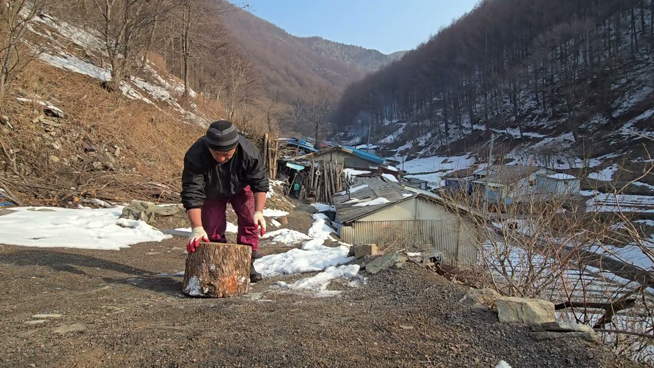 Я живу в старом доме в горах со своей 98-летней матерью. Это тяжело, но это весело.
