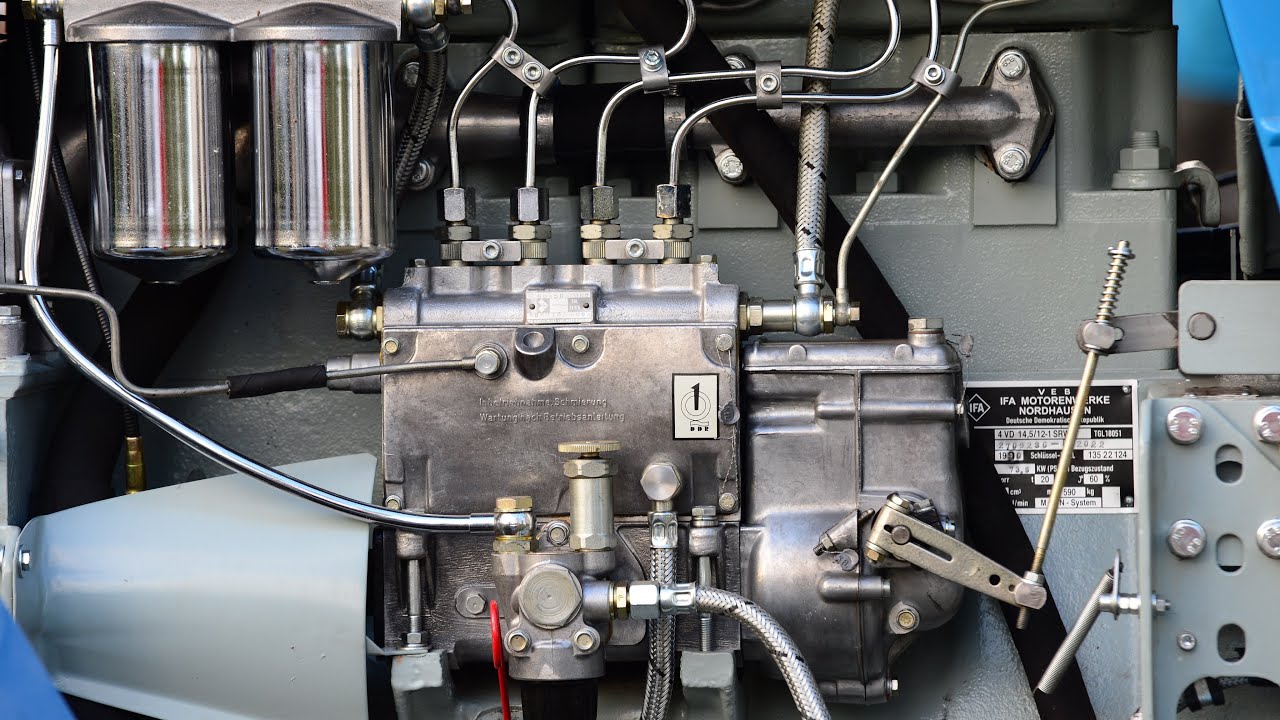 Fortschritt ZT 303 Motor Einbau IFA DDR ZT 300 323 325 KFL Eichsfeld Fahrzeug Schönebeck