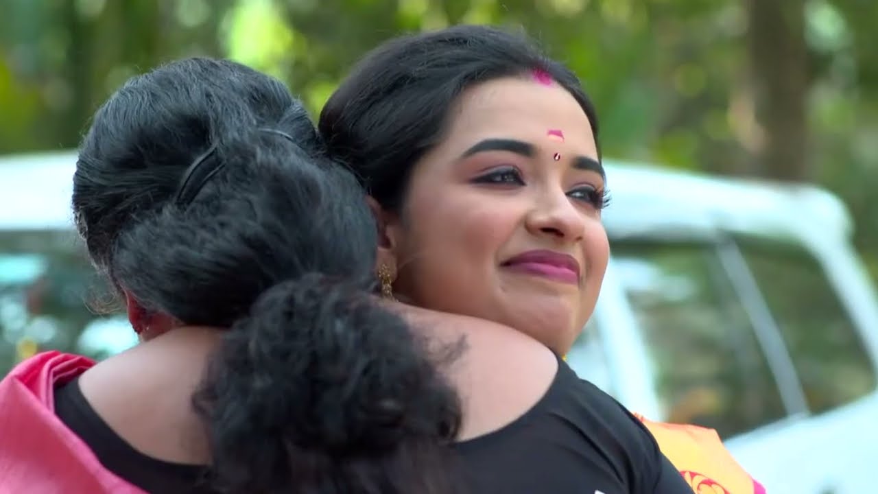 Surabhiയെ തോക്കിൻ മുമ്പിൽ നിർത്തി | Kudumbashree Sharada | Full Ep 353 | Prabhin - Zee Keralam