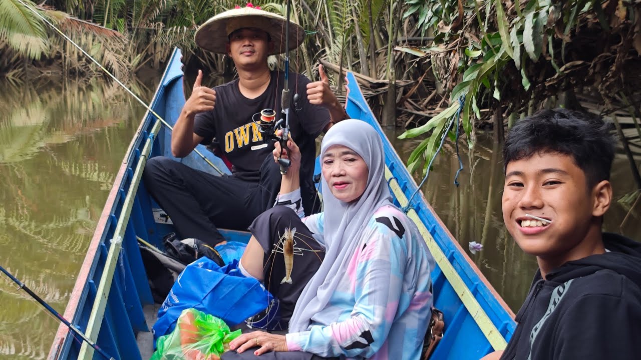 PERTAMA KALINYA MAMAK IKUT #mancing #udang Pakai PERAHU Di HARI #lebaran KEDUA.