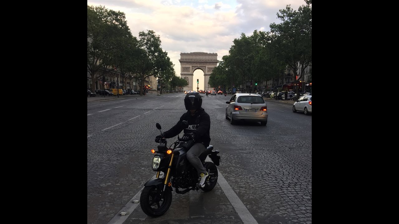 Promenade du soir sur les Champs-Elysées en Honda MSX 2021