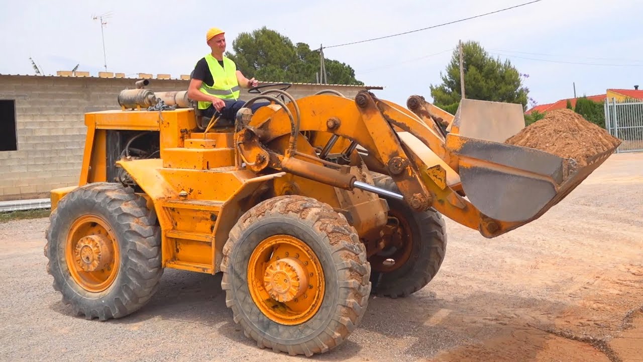 Dima hurry up to the rescue and repair tractor