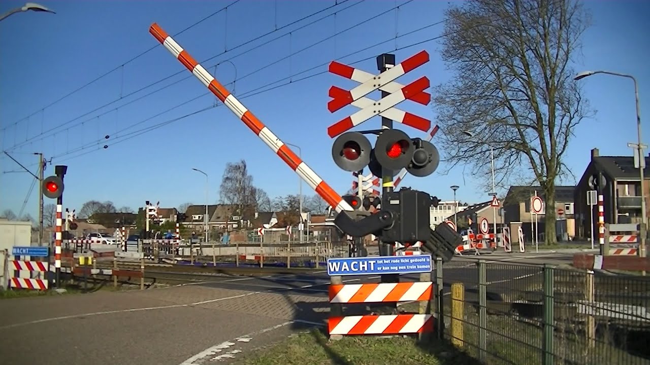 Spoorwegovergang Venlo // Dutch railroad crossing