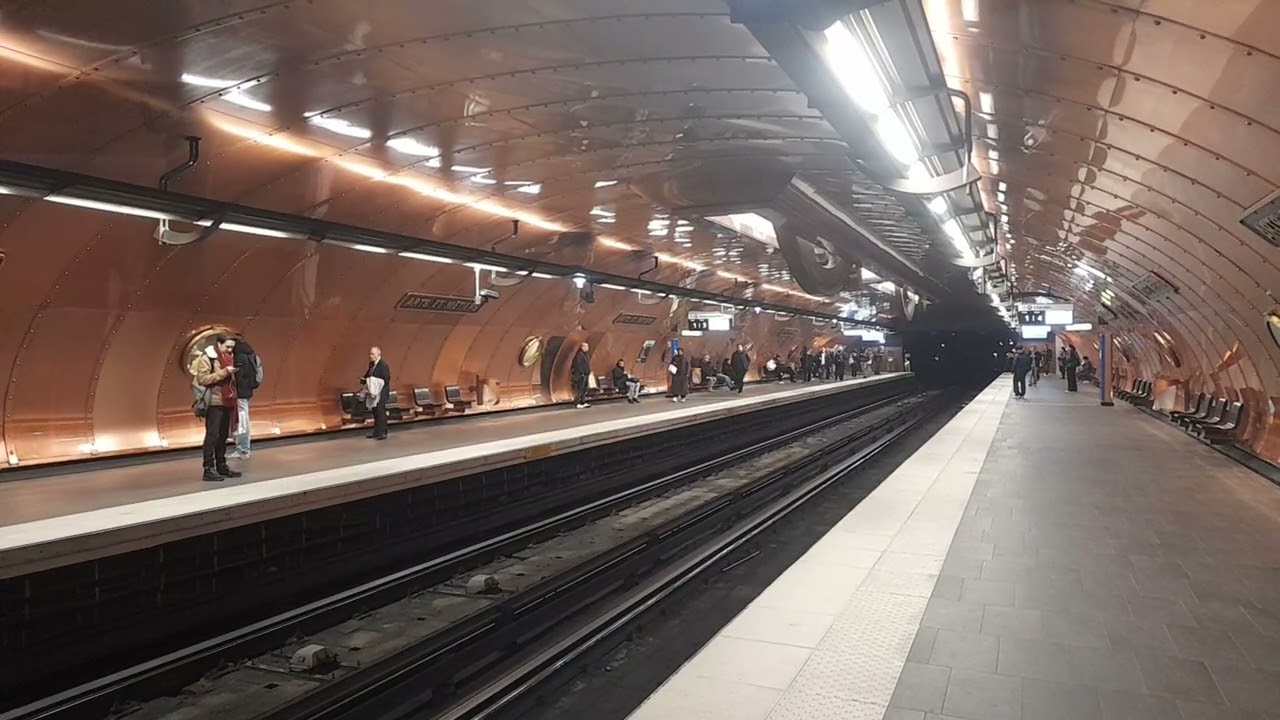 Ligne 11 du Métro aux Arts et Métiers : MP 14 CC (sans coupure)