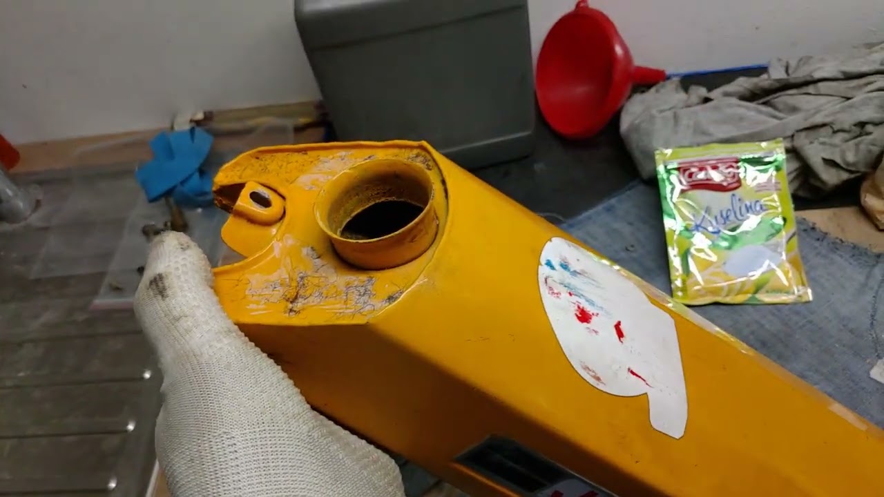 Jak vyčistit rezavou nádrž