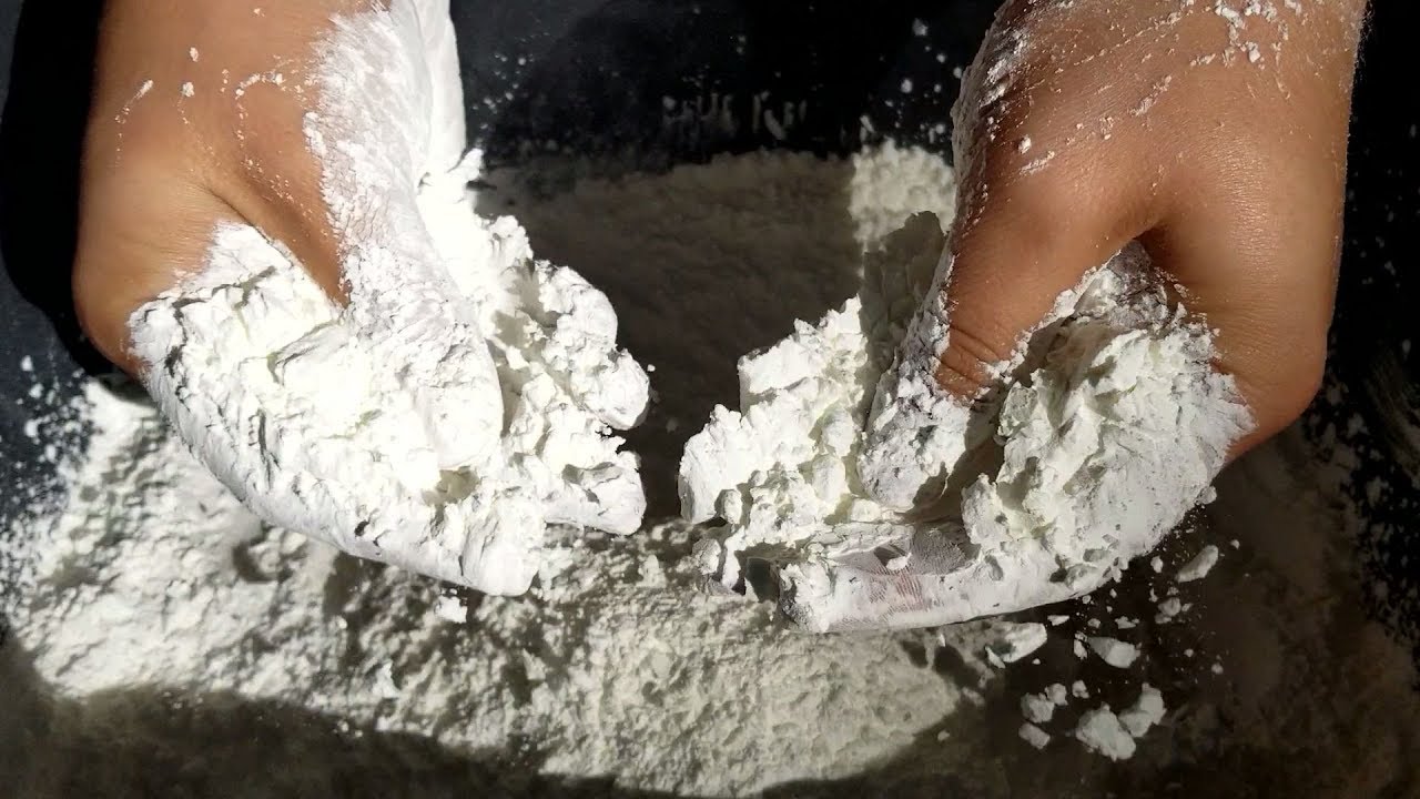Cornstarch Powder Play | Squeaky