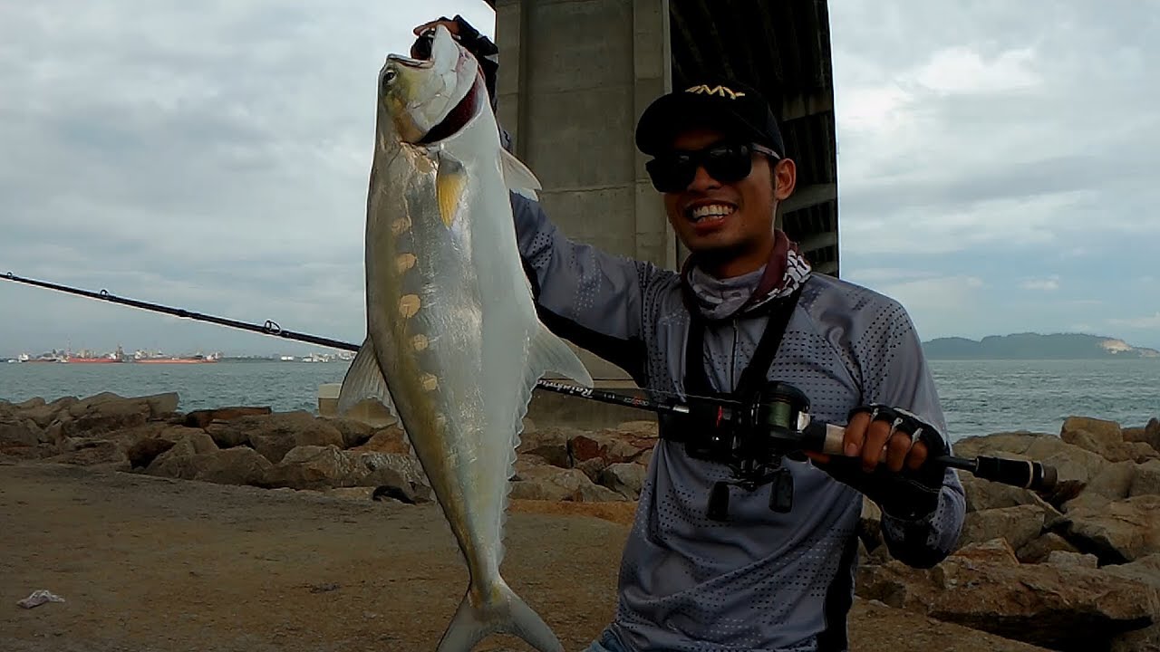 Micro jig ikan talang /queenfish [ Tambak jambatan Pulau Pinang ]