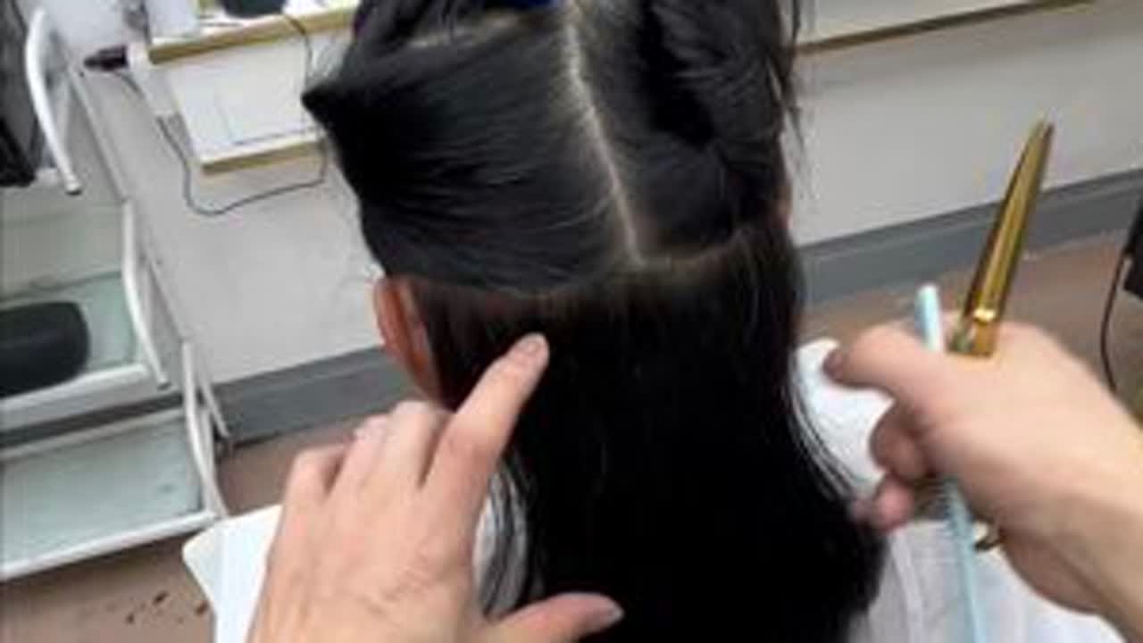 接上集女士短发，万能裁剪公式，长中短共用公式相信你看完这个视频一定会对你有非常大的收获！#美发技术分享 #零基础学理发 #剪发教程 #保姆级教程，全程护航！