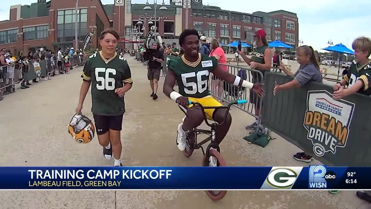 Packers training camp kicks off with beloved bike tradition
