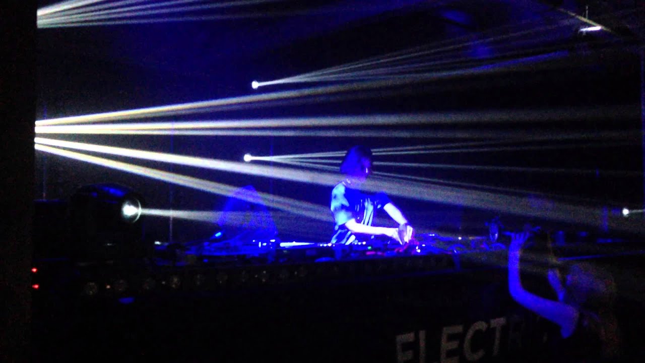 Pressure 17th Birthday - Nina Kraviz @ SWG3 (27-11-2015) (1/5)