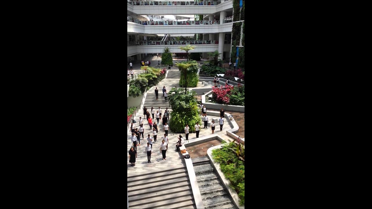 ITE Show Choir Flash Mob @ ITE College Central