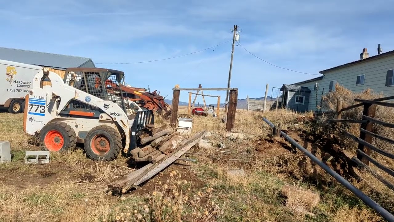 Давно назревшая уборка приусадебного участка и вспашка газона JD4020.