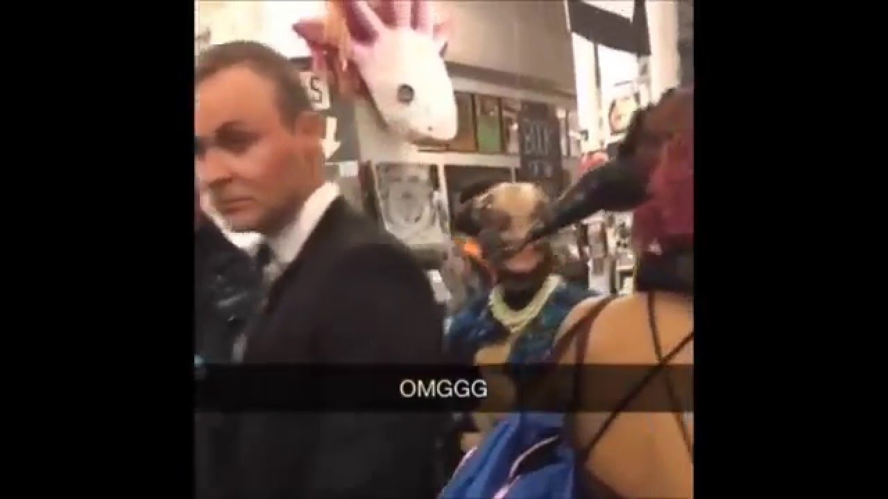 Björk and Arca doing a Dj Set in London, England, October 31, 2015.