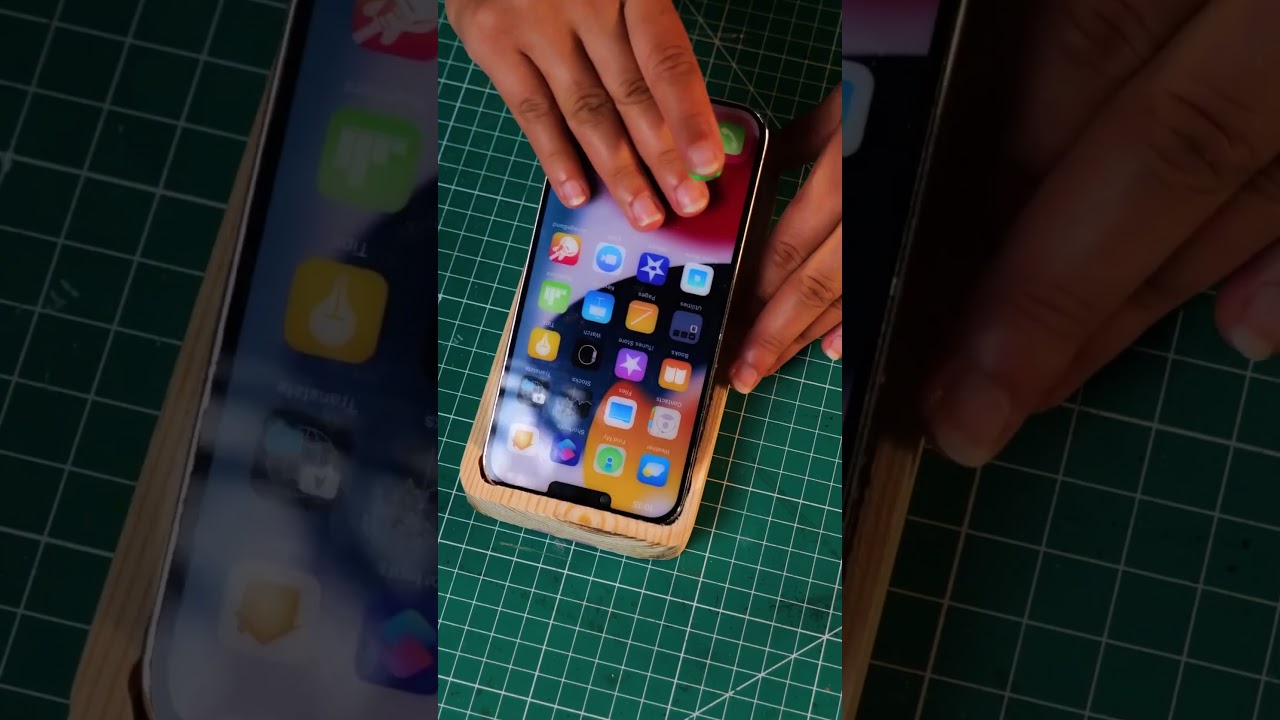 Making a unique wood phone case at home 📱🔥 #diyproject #creativehack