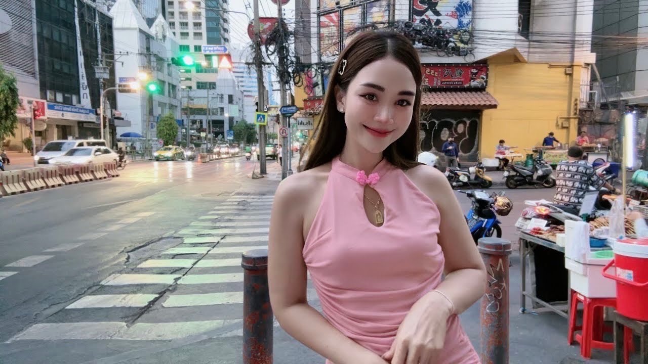LIVE Street Café - Welcome Family 🤗 Ploysai Coffee Lady in Bangkok Thailand - Thai Street Food