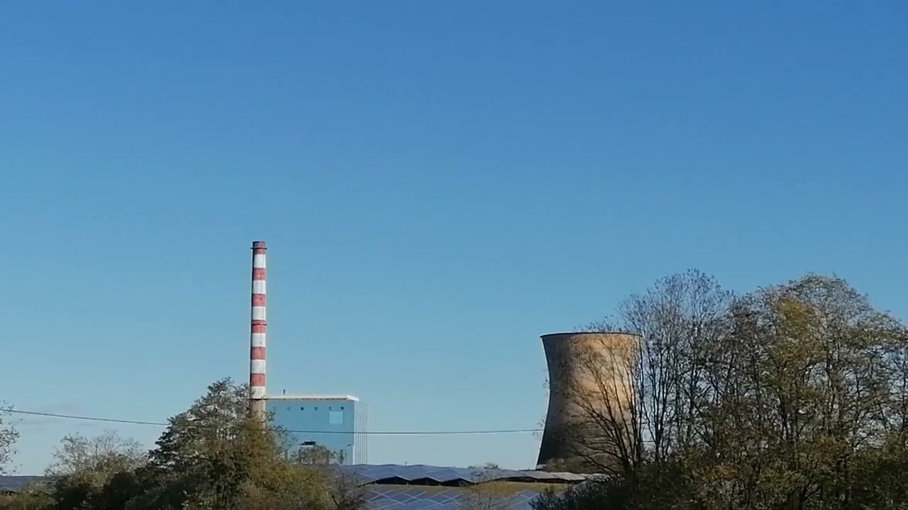 Demolition Cheminée et tour de refroidissement Central Lucy     Demolition Chimney and Cooling tower