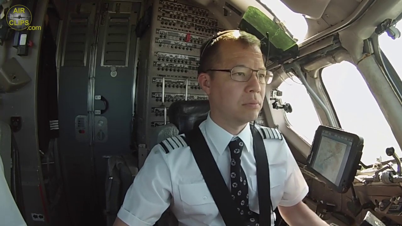 RARE! McDonnell Douglas MD-87 smoothly landed by Captain Ernest in Naples, Italy! [AirClips]