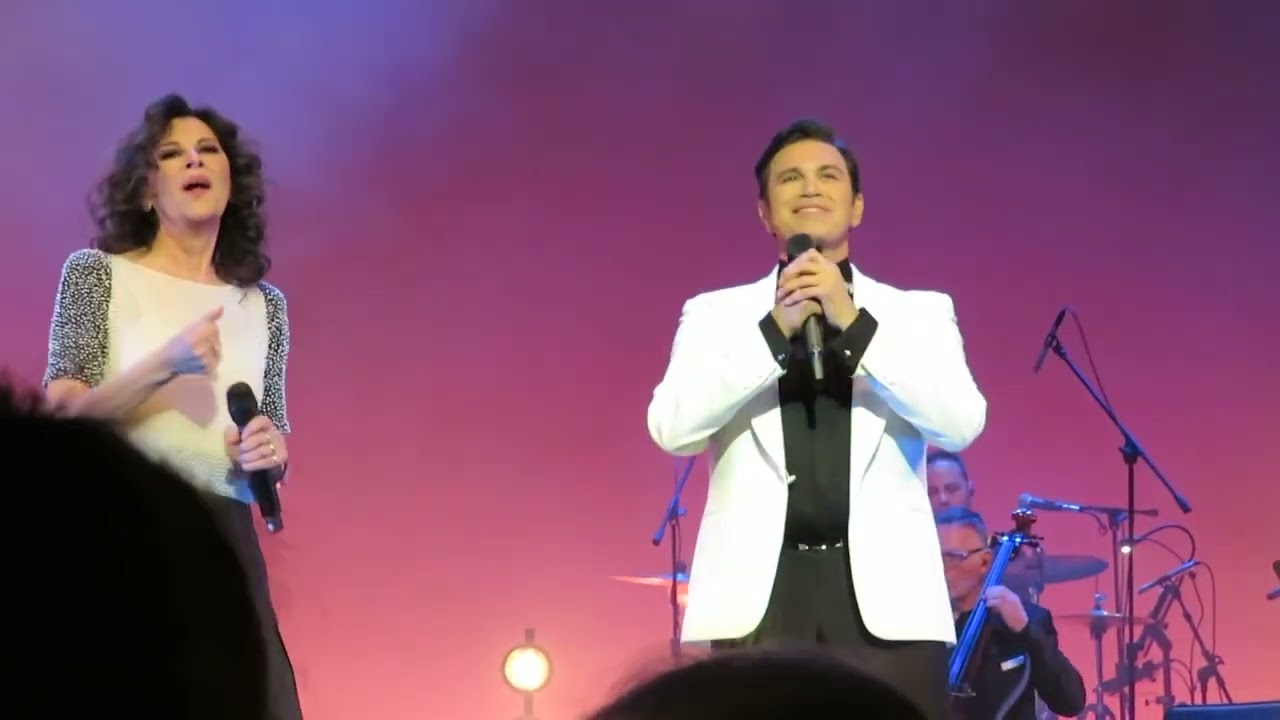 Να με θυμάσαι και να με αγαπάς. Mario Frangoulis and Eleftheria Arvanitaki. Athens. 24.2.2025.