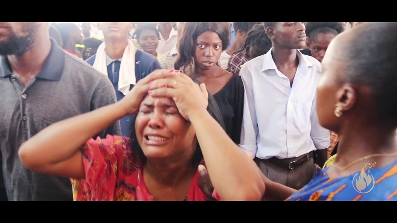 Liberta&ccedil;&atilde;o, curas e batismo com fogo em Angola Luanda - Africano