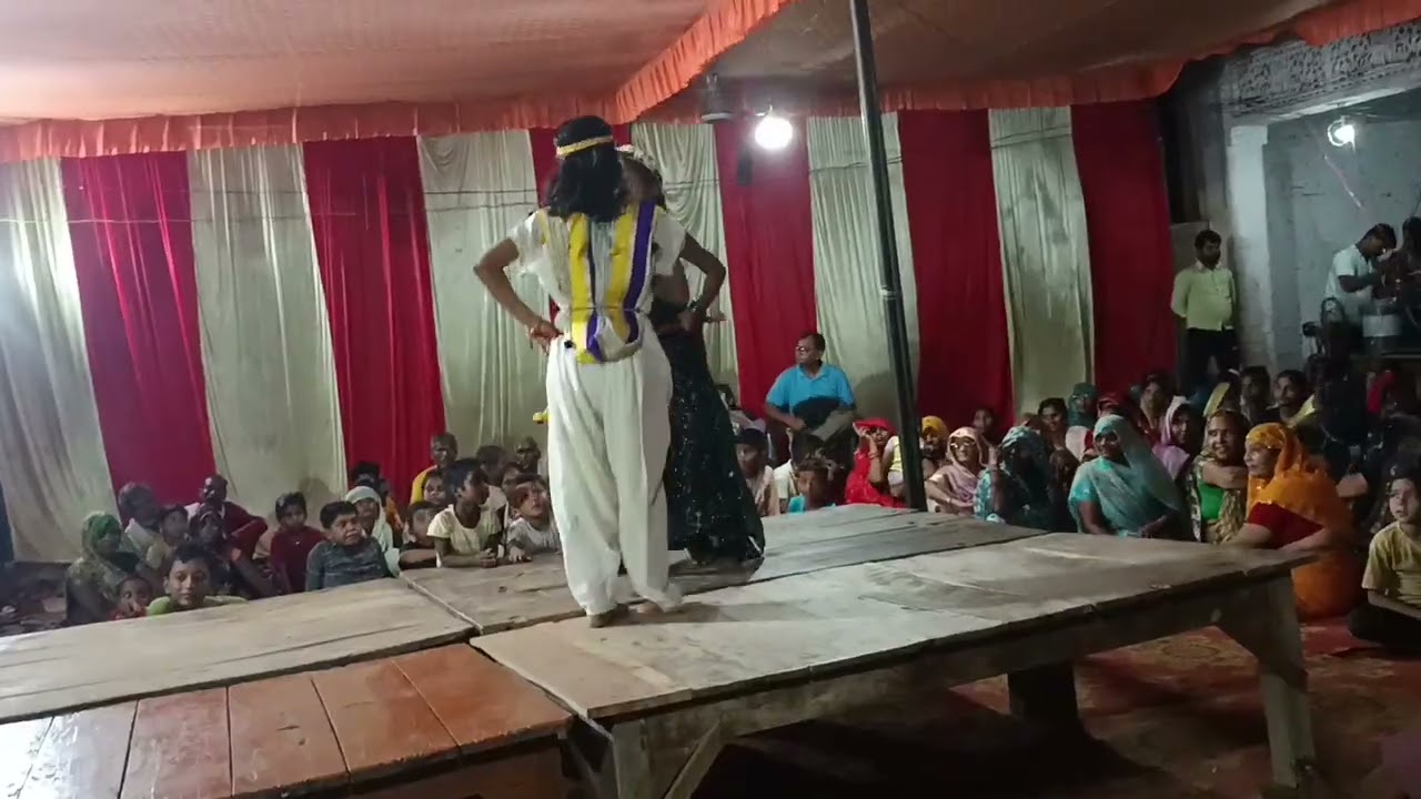 मुरलिया दे दो कान्हा सॉन्ग गांव में डांस #dance #up #village #gaon #villagelife #masti