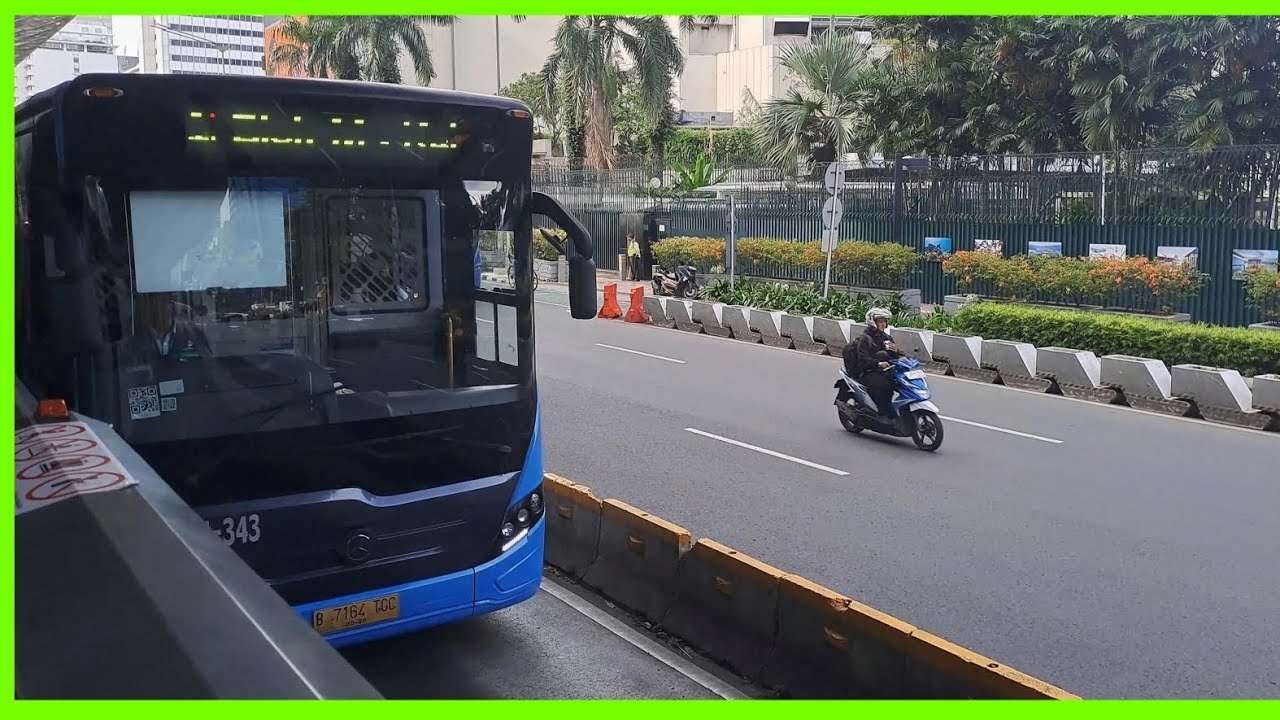 Perjalanan 34 : Ke Halte Terminal Blok M Naik Bus Transjakarta
