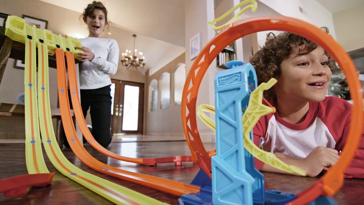 Připravit, vymyslet, postavit a jet! | Hot Wheels Track Builder&nbsp;| CZ