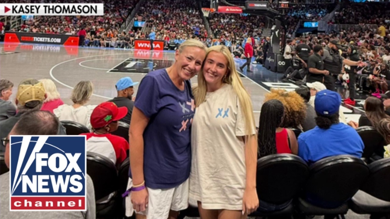 WNBA идет на попятную после того, как охрана потребовала от болельщиц спрятать футболки