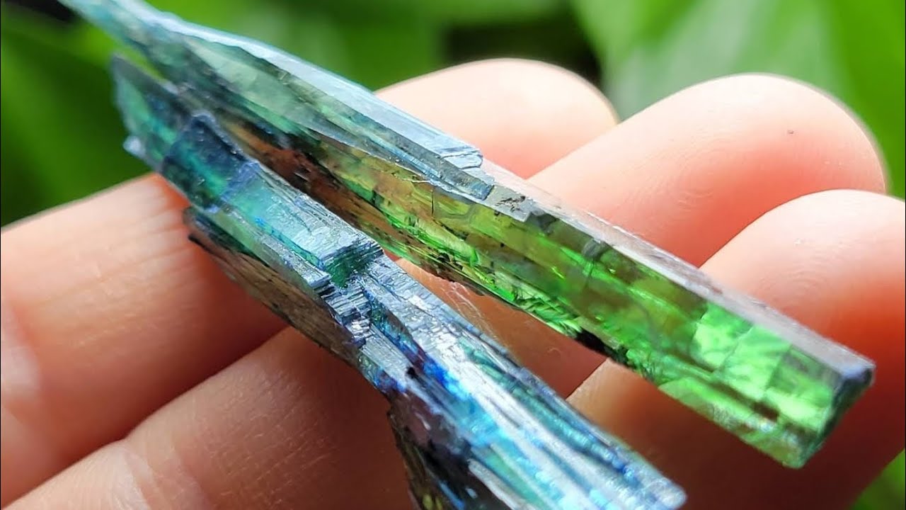 Vivianit – fascinantul proces natural al mineralului care își schimbă culoarea.