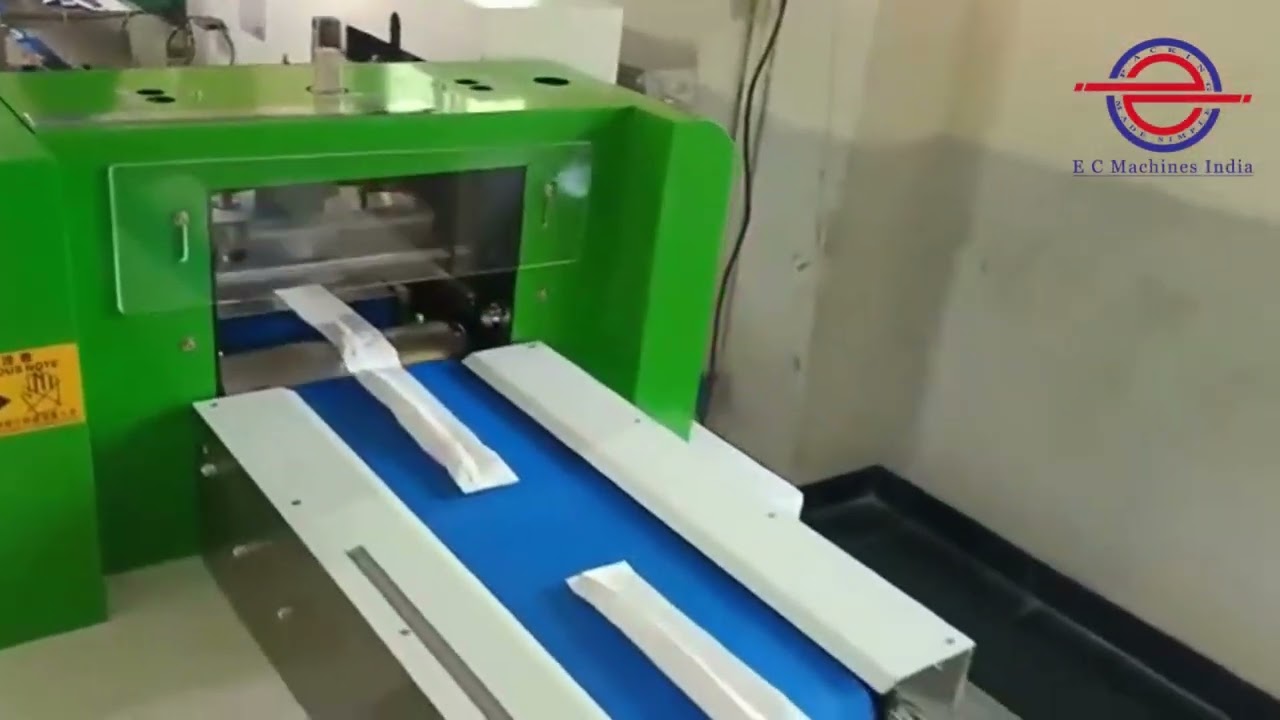 Toothbrushes toothpaste, Dental Kit Shaving kit, tissue paper pouch packing machine automatic