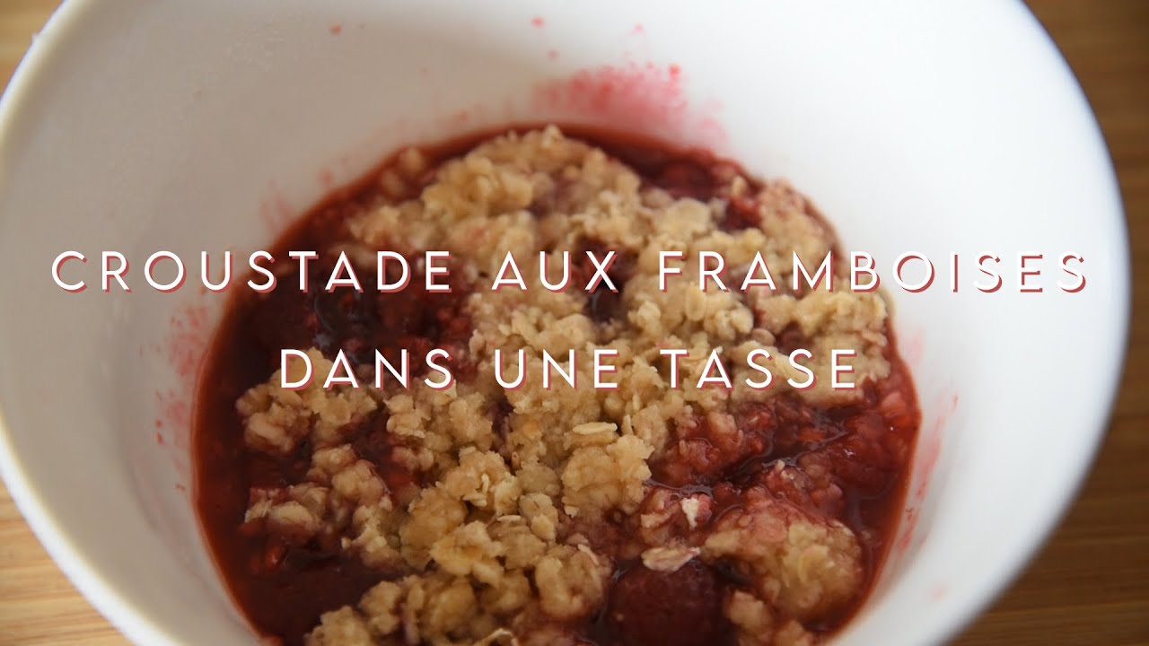 Croustade aux framboises dans une tasse