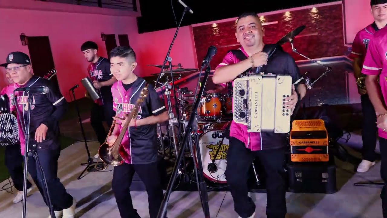 La Cumbia del Bailarin (live session) La Tropa Estrella