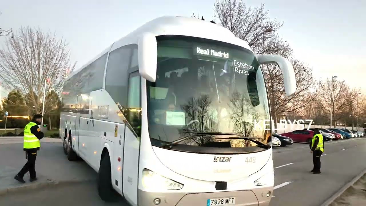 ARBELOA VINICIUS MBAPPE y los jugadores RUMBO AL AEROPUERTO RUMBO A PAMPLONA OSASUNA - REAL MADRID