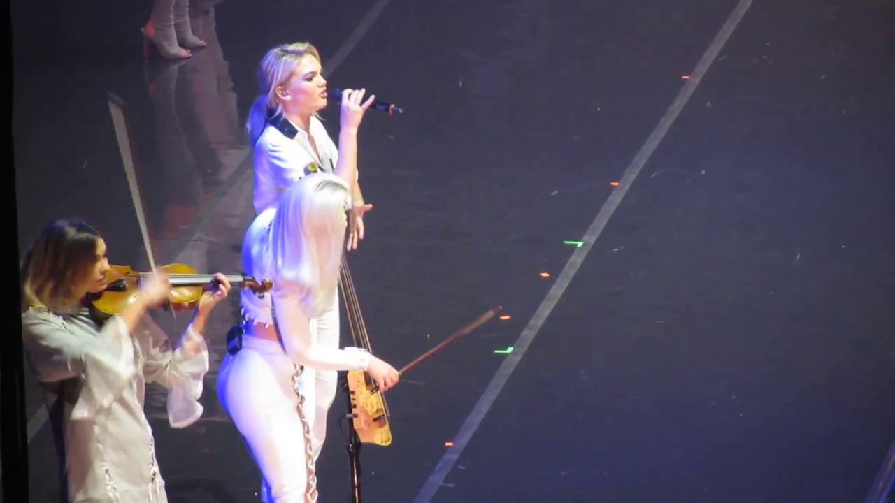 Clean Bandit ft Louisa Johnson - Tears - Radio City Christmas Live 2016