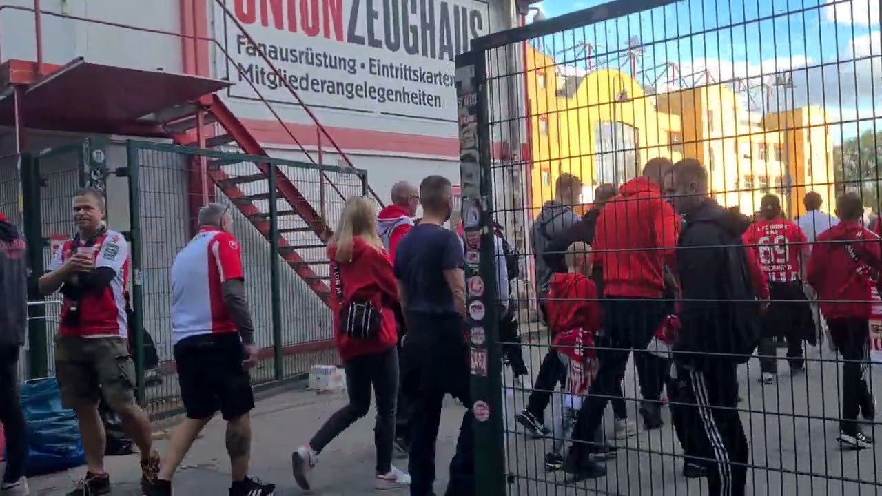 FC Union Berlin - Die letzten Meter zum Stadion an der Alten F&ouml;rsterei