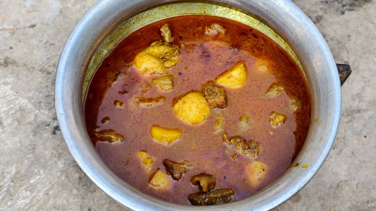 গরুর মাংসের ঝোল রান্না।