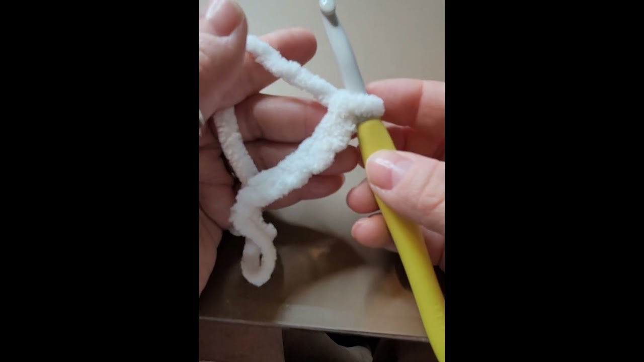 How to crochet a chain and slip knot. Absolute a Beginner Crochet tutorial