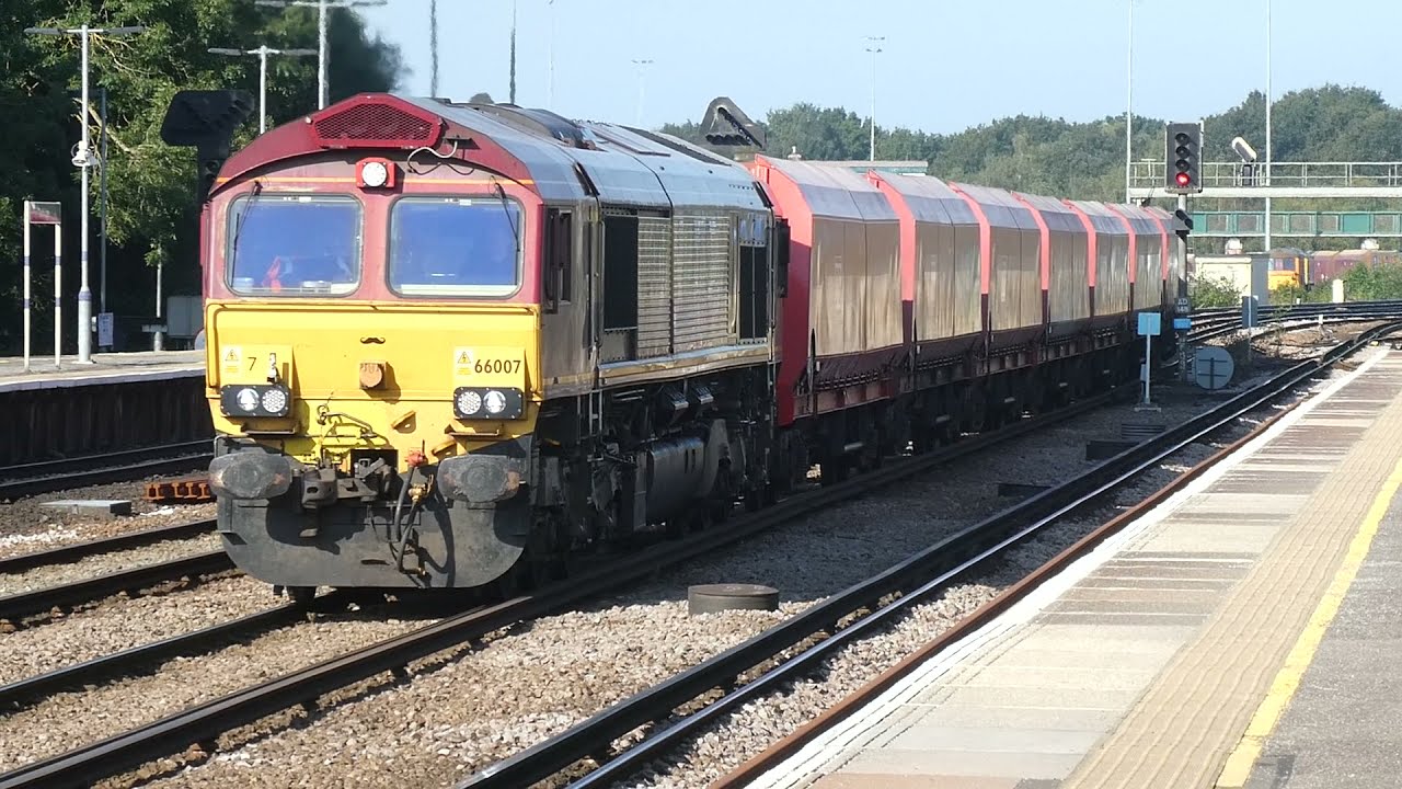 Trains at: Tonbridge - 22 September 2021