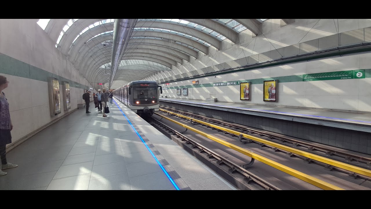Metro na Lince A v &Uacute;seku Nemocnice Motol - Petřiny